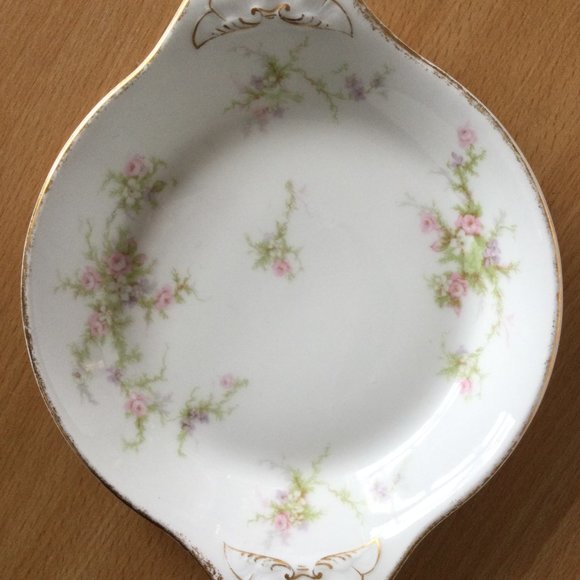 Bundle of 3 Limoges France porcelain 1 pasta bowl and 2 plates floral patterns - Picture 5 of 8